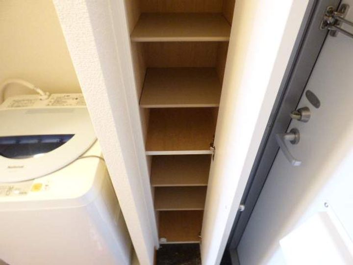 レオパレスクレール藤が尾IIの玄関