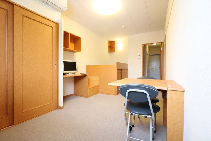 レオパレスクレール藤が尾IIの居間