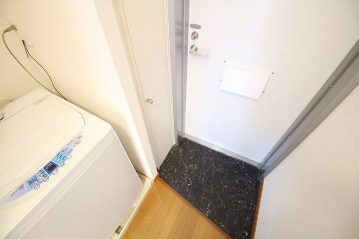 レオパレスレミネンスの玄関