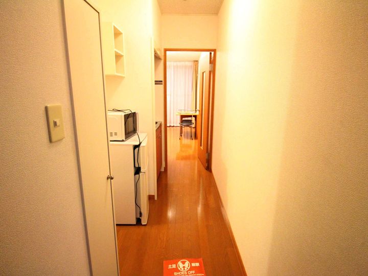 レオパレスプルメリアの玄関