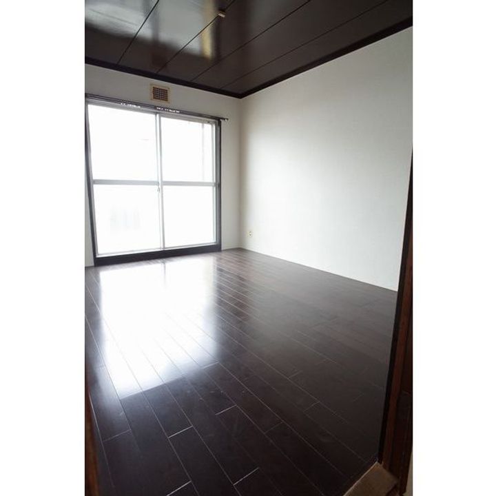 レジデンス東門真403の居間