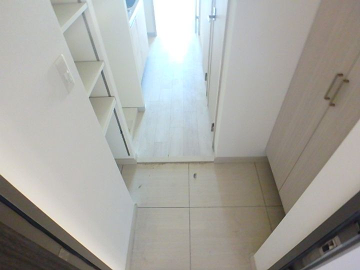 LUXENA KADOMAの玄関