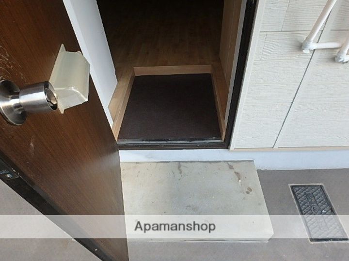 ハイツラポールの玄関