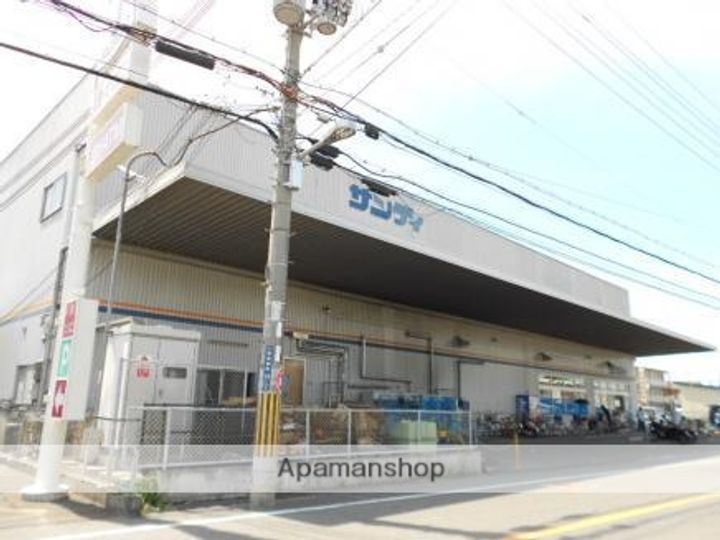 ピラミッドアネックスの周辺