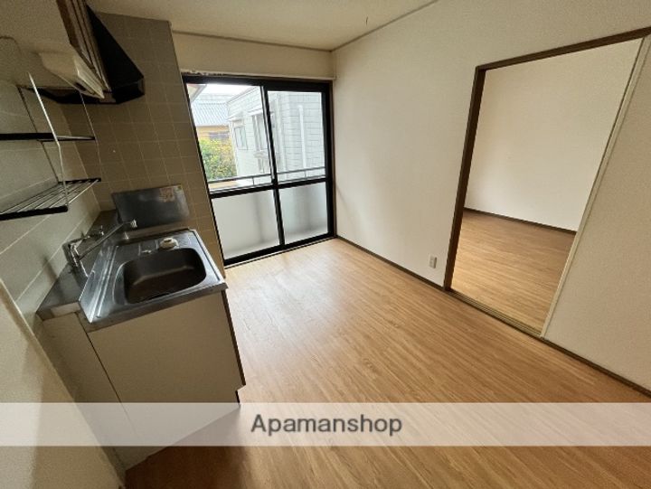 京都府京都市伏見区淀美豆町の賃貸アパートの居間