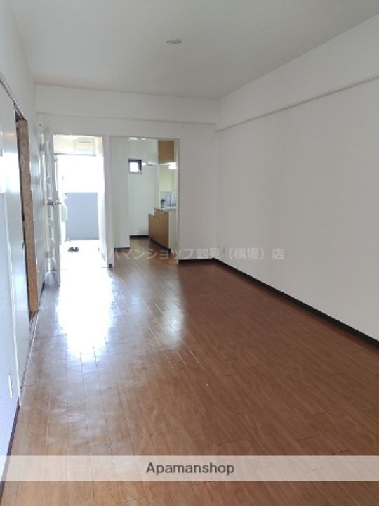 グランドール福川の居間