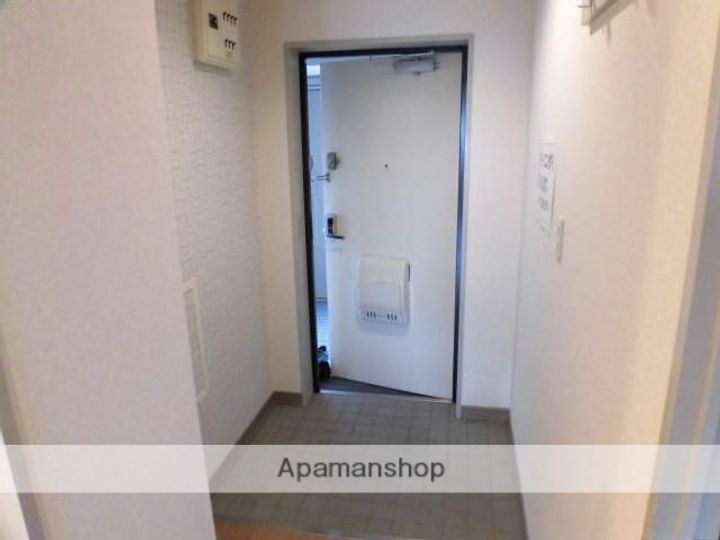 ロイヤル鶴見の玄関