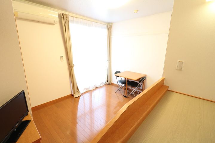 レオパレスKMSの居間