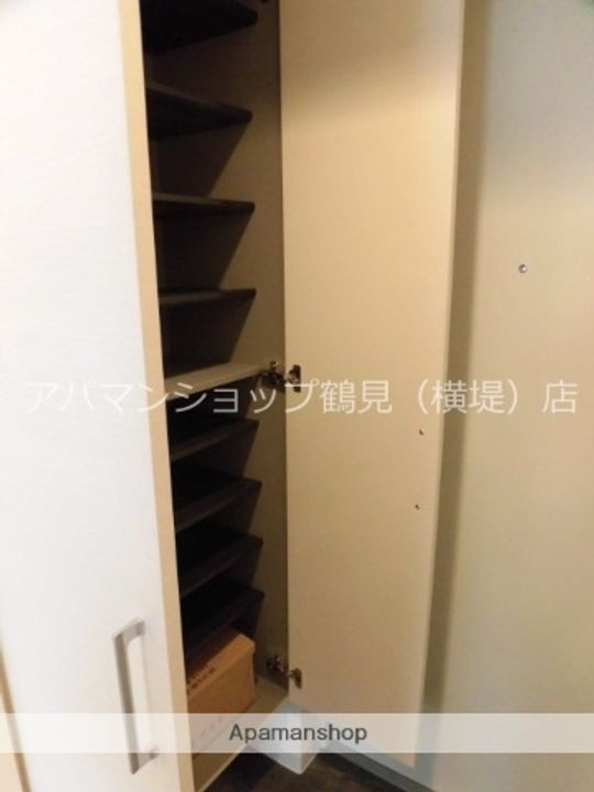 CHEZ MOI YOKOZUTUMIの玄関