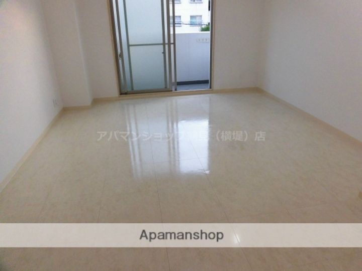 大阪府大阪市城東区関目6丁目の賃貸マンションの居間