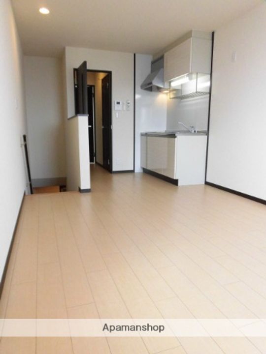 大阪府守口市南寺方南通2丁目の賃貸アパートの居間