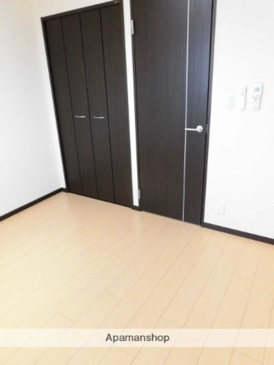 大阪府守口市南寺方南通2丁目の賃貸アパートの居間