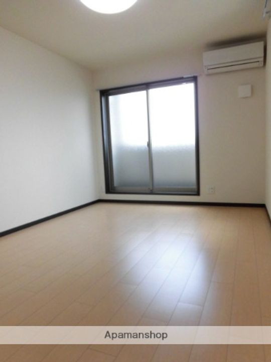 大阪府守口市南寺方南通2丁目の賃貸アパートの居間