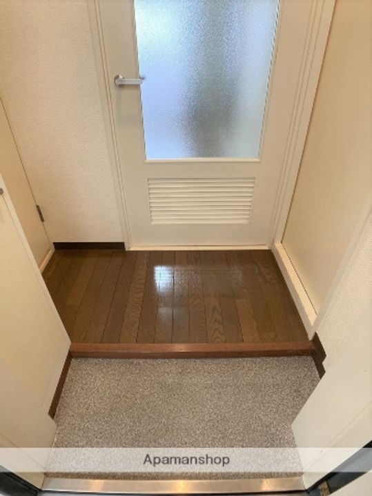 第6浦濱ビレッジ503の玄関