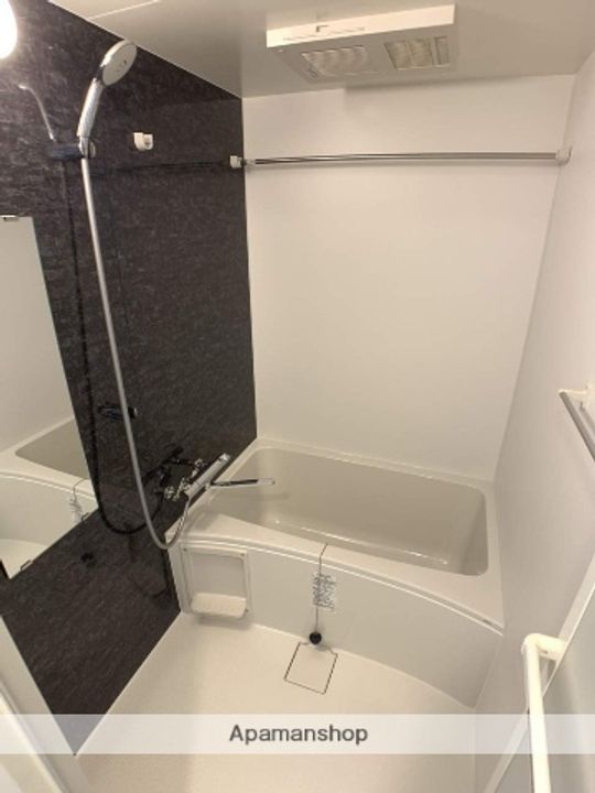 コンフォリア・リヴ新大阪WEST1305の風呂