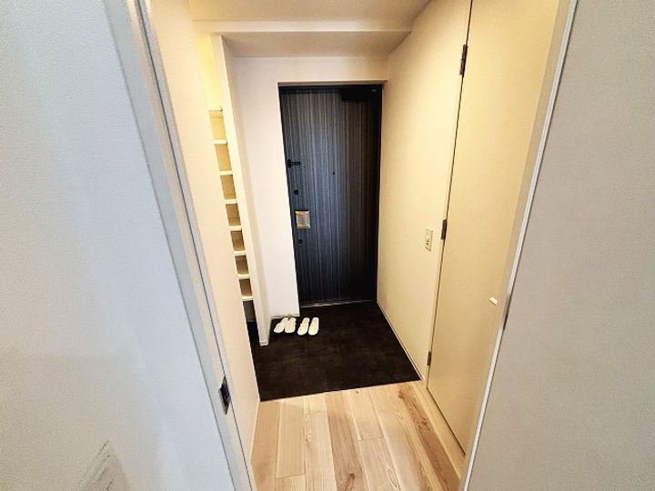 エル・セレーノ新大阪北402の玄関