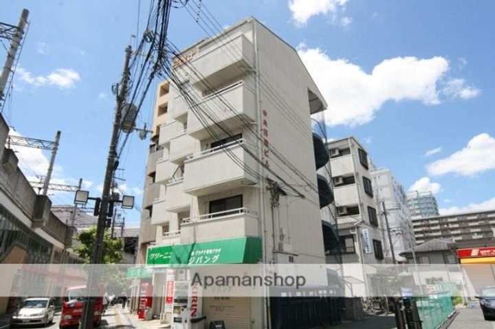 中央日進ビルの外観