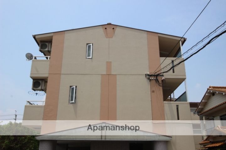 エストレーラの外観