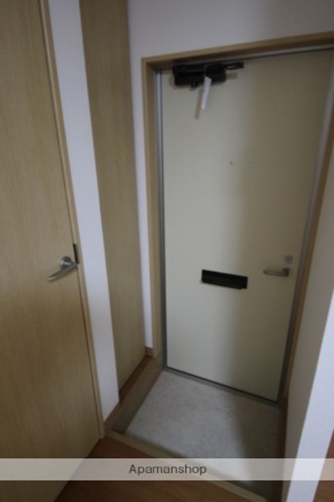 兵庫県川西市花屋敷1丁目の賃貸マンションの玄関