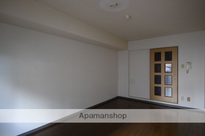 大阪府池田市栄本町の賃貸マンションの居間