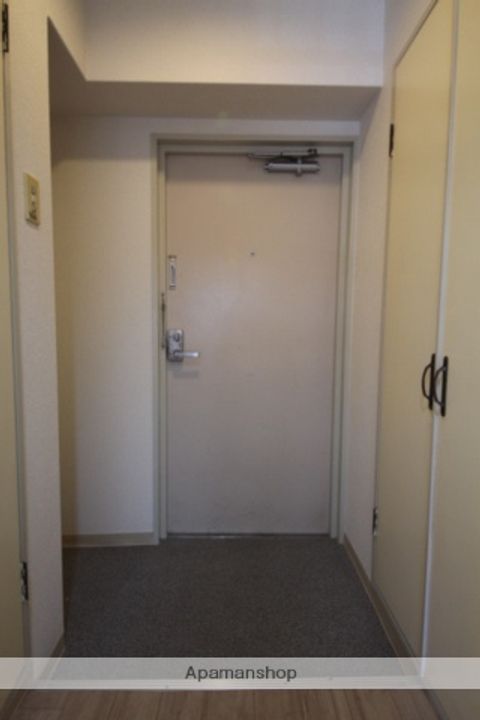 大阪府池田市栄本町の賃貸マンションの玄関