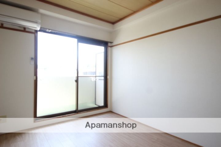 大阪府池田市住吉1丁目の賃貸マンションの居間