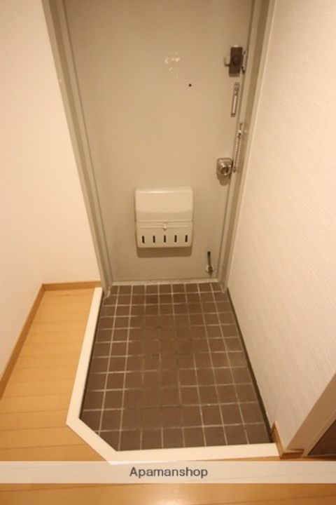 大阪府箕面市箕面8丁目の賃貸マンションの玄関