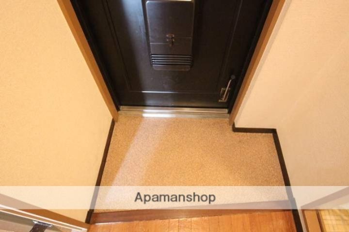 大阪府池田市石橋3丁目の賃貸マンションの玄関