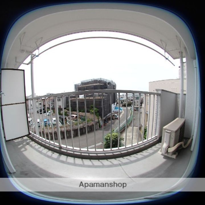 アライビルの内装