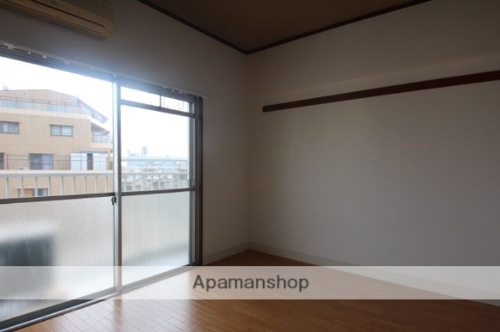 アライビルの内装