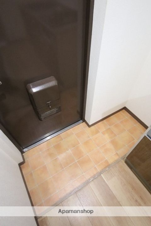 ウイング花屋敷の玄関