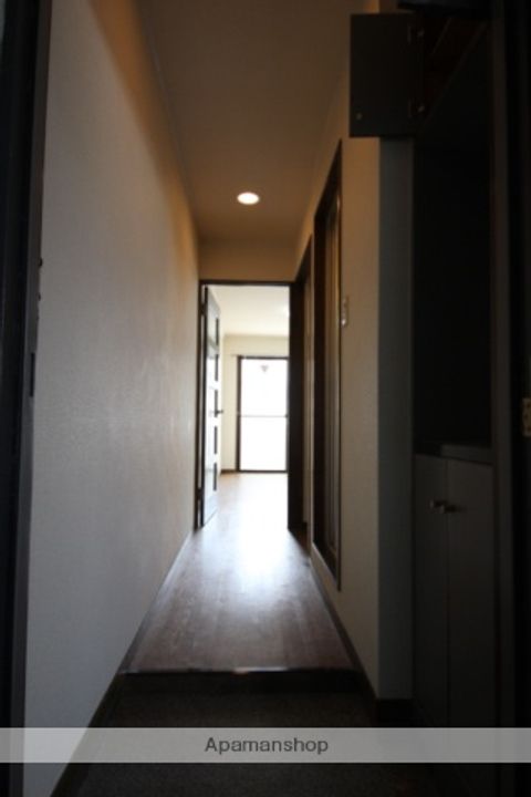 メゾン岸本の玄関