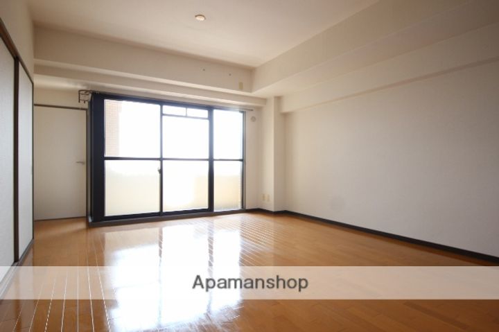 シュロス五月山Ⅲの居間