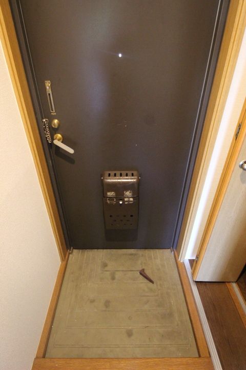 エステートピア桃林丘103の玄関