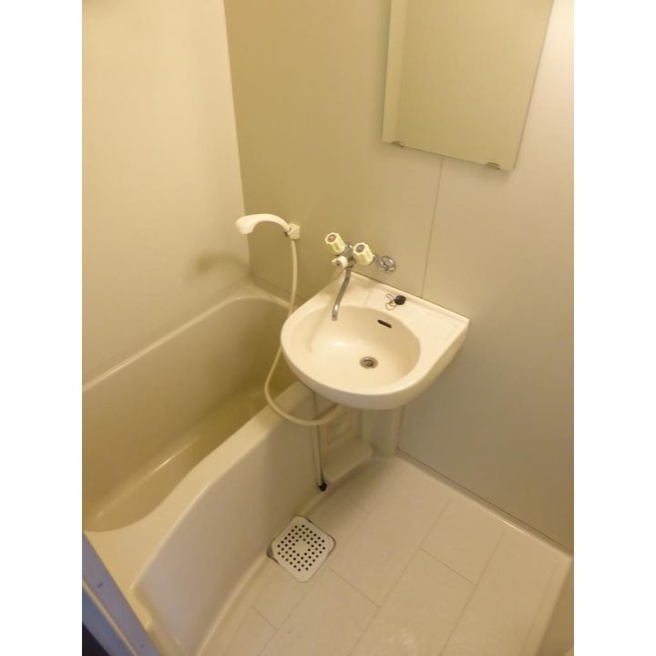 ヴィラージュみのお B212号室の風呂