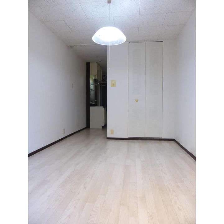 ヴィラージュみのお B212号室の居間