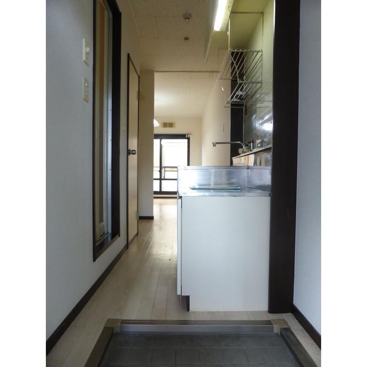 ヴィラージュみのお B212号室の玄関