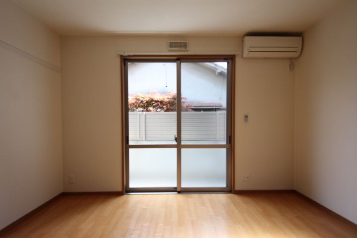 LMレジデンス105号室の居間
