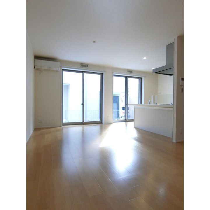 LACINE柴原101号室の居間