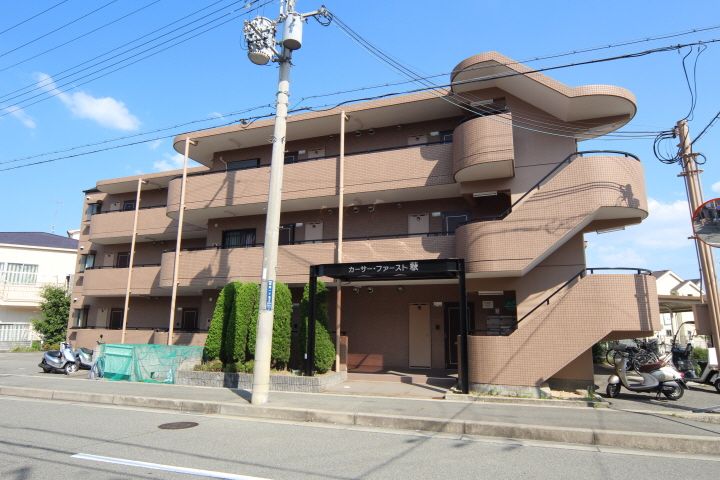 兵庫県川西市萩原1丁目の賃貸マンションの外観