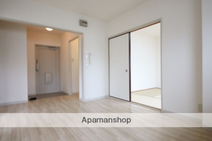 日光マンションの居間