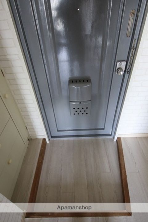 日栄ビル豊中の玄関