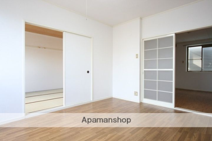 ロイヤルクイーンズパーク池田の居間