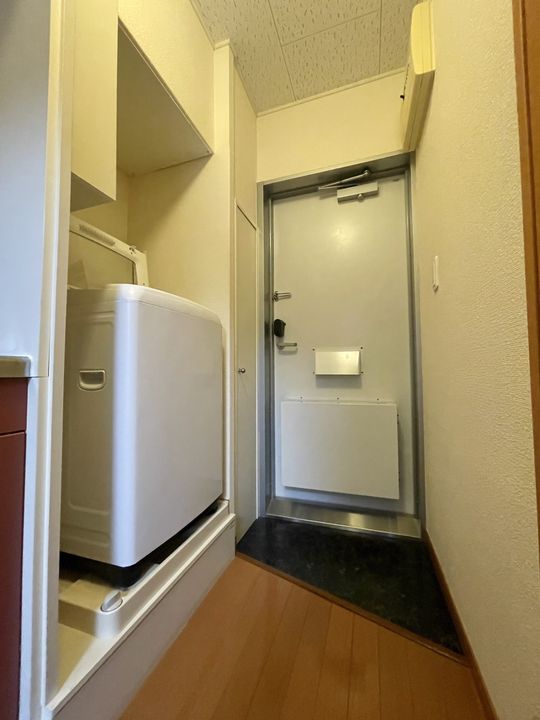 レオパレス南田辺の玄関