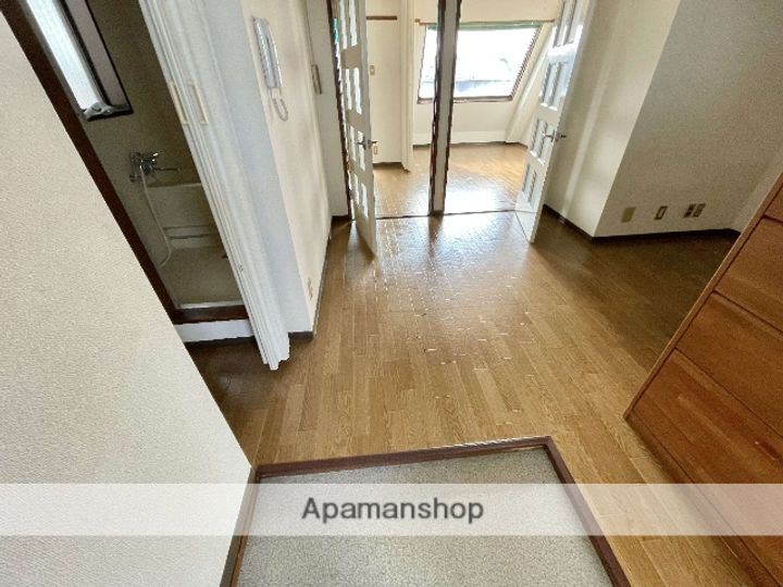 日進ビルの玄関