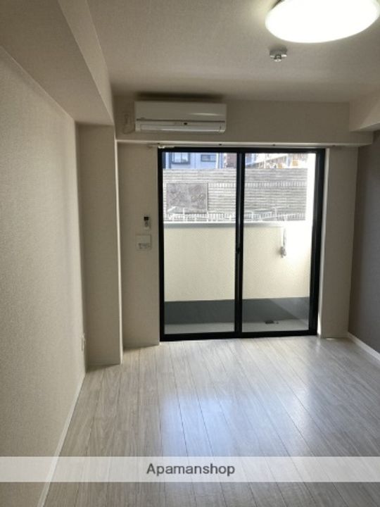 大阪府大阪市生野区新今里6丁目の賃貸マンションの居間