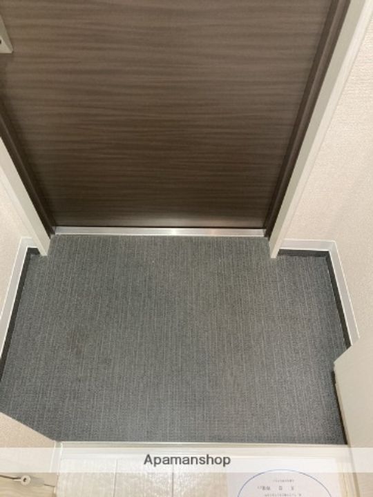 大阪府大阪市生野区新今里6丁目の賃貸マンションの玄関