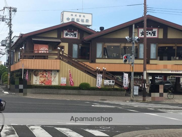 ラ イーストの周辺