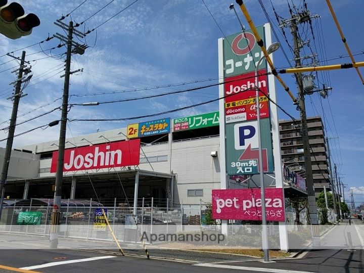 ラ イーストの周辺