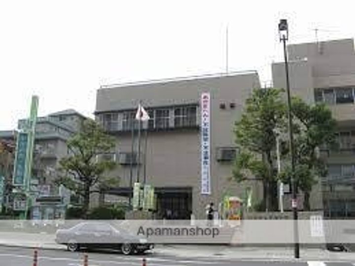 ラ ウェストの周辺